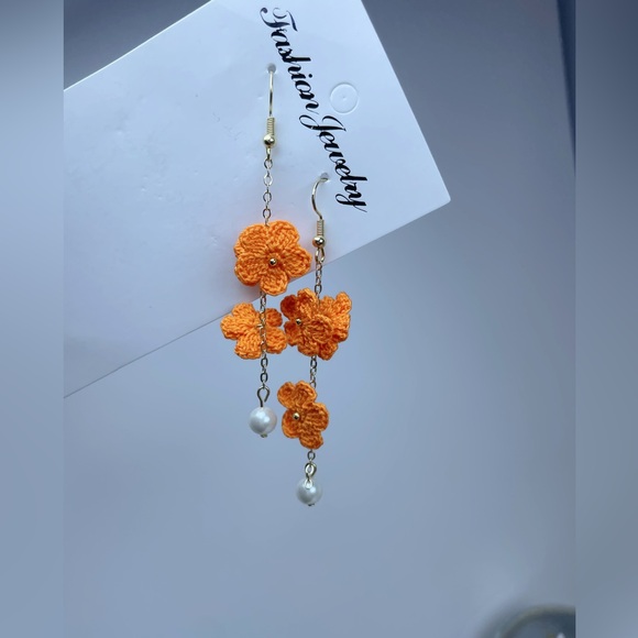 Handmade micro crocheted floral dangle earrings - Picture 1 of 3